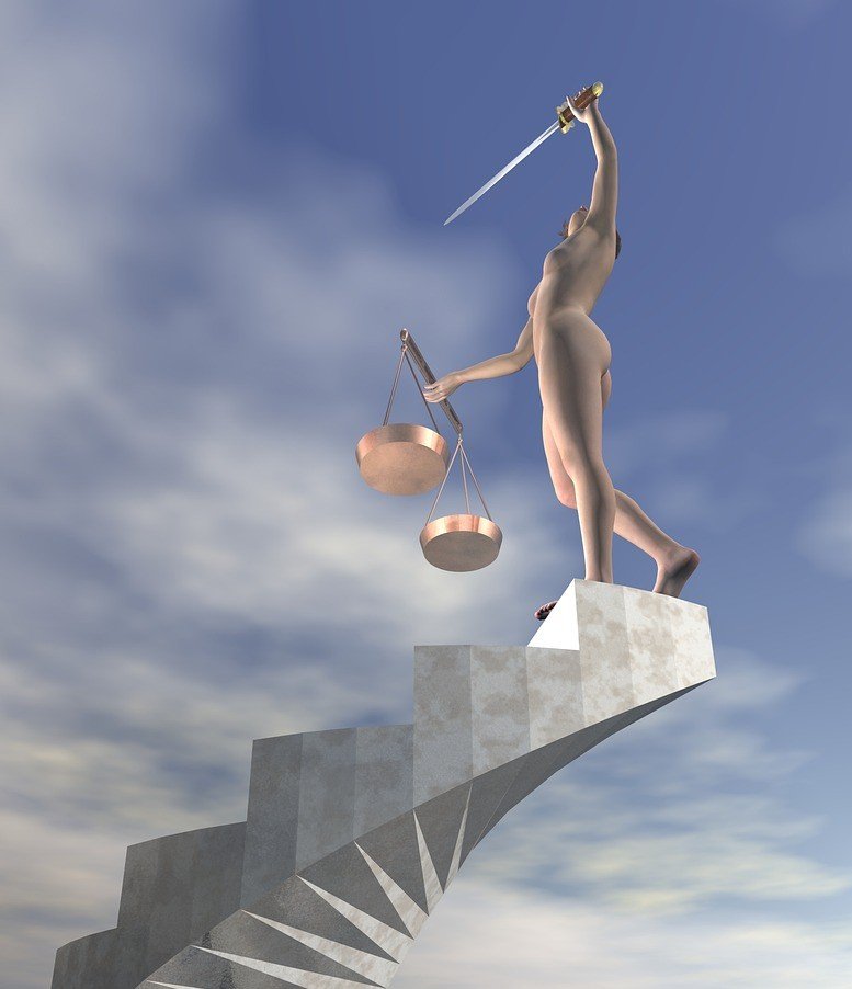 Scales 2374921 1280cut Conflictos societarios y responsabilidad empresarial